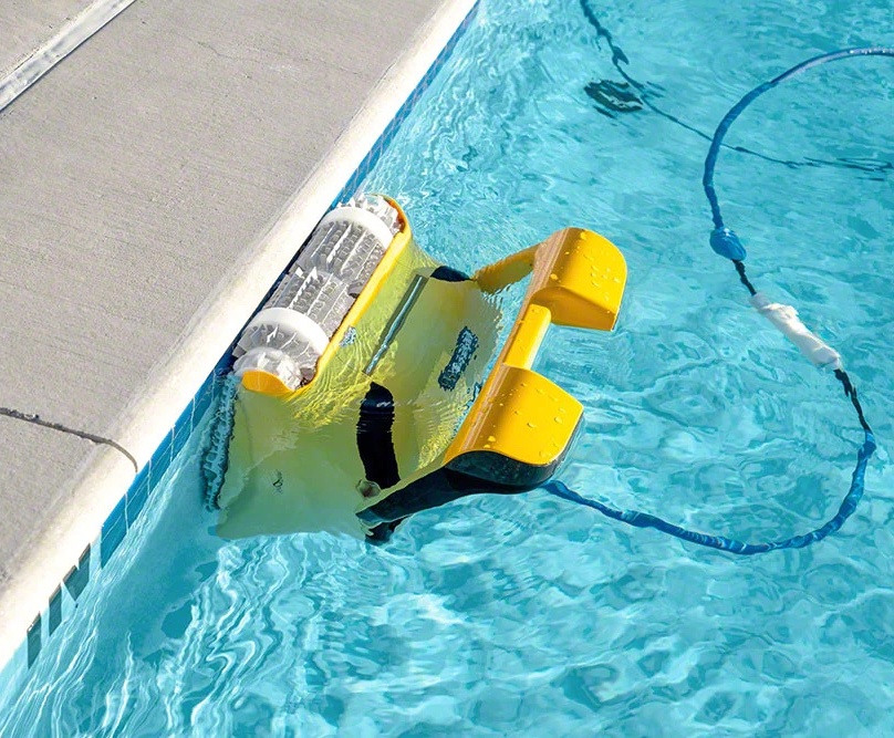 how pool cleaning robots work